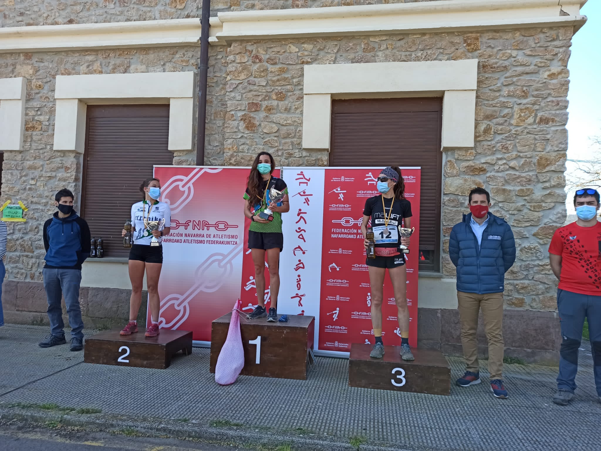 Mar&iacute;a Ordo&ntilde;ez y &Aacute;lvaro Ramos Campeones Navarros de Trail Running